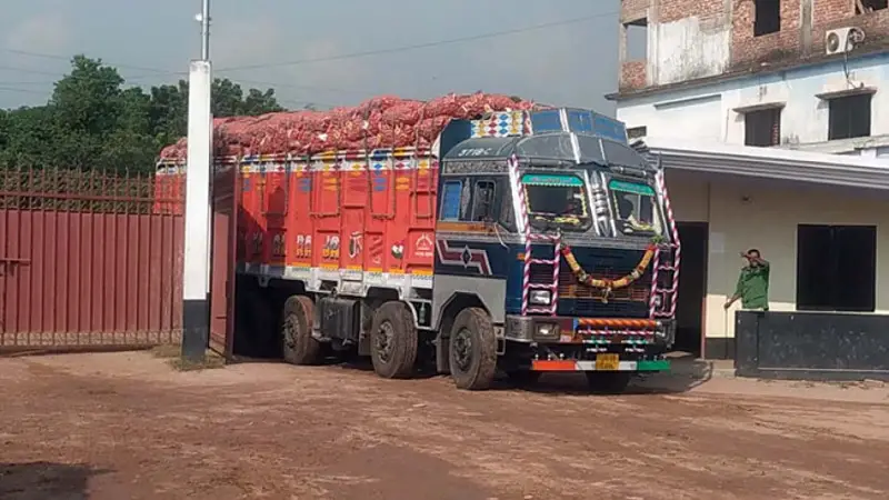 ৭০০ টন আলু আমদানি, তাও কেন বেড়েই চলেছে দাম 